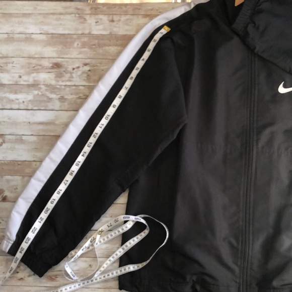 Midweight Nike jacket - Picture 12 of 13